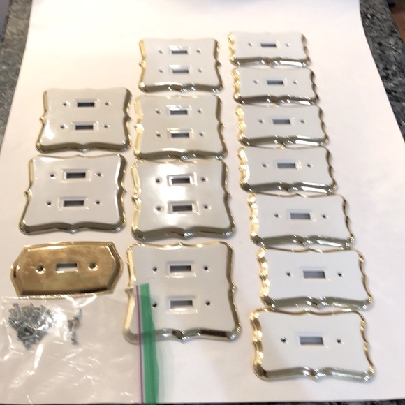 Outlet Wall plates and screws 14 pieces for your home - Picture 2 of 5